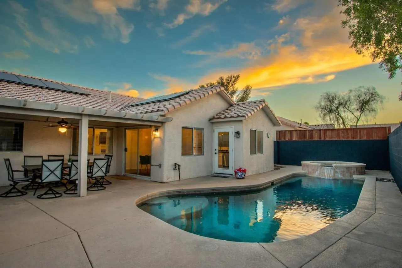 Modern 3Br Quiet Home With Pool ラスベガス