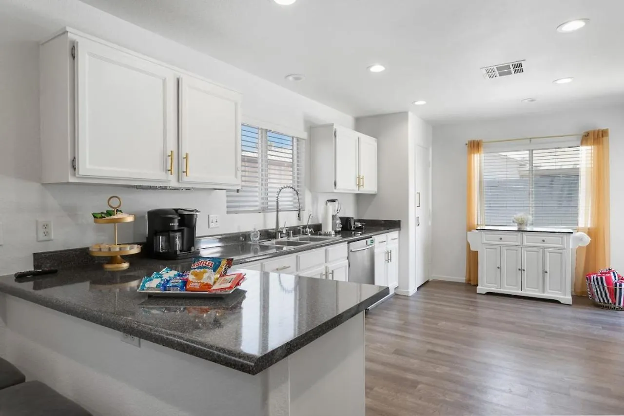 別荘 Modern 3Br Quiet Home With Pool ラスベガス